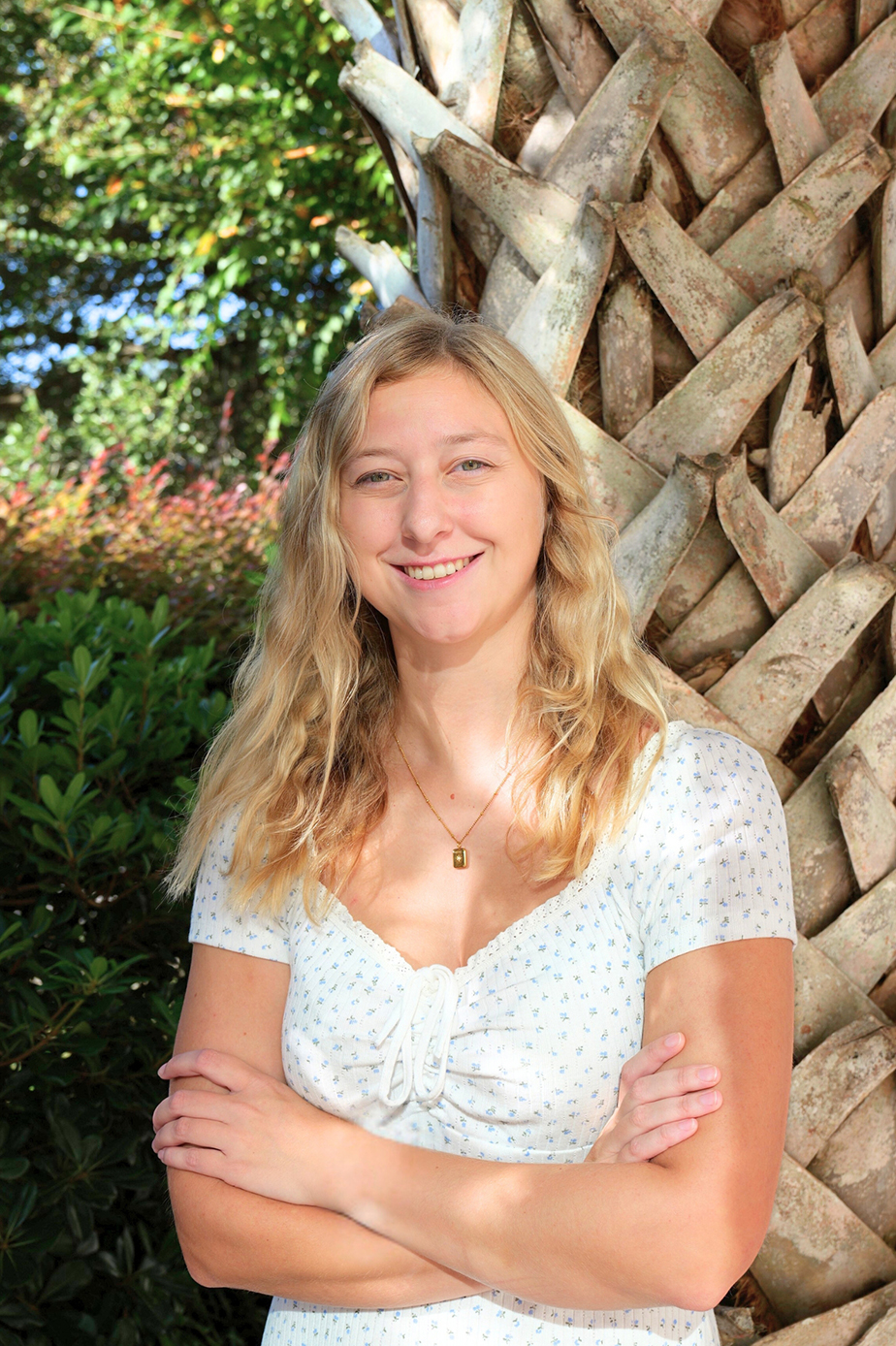 Lizzie Anderson Headshot